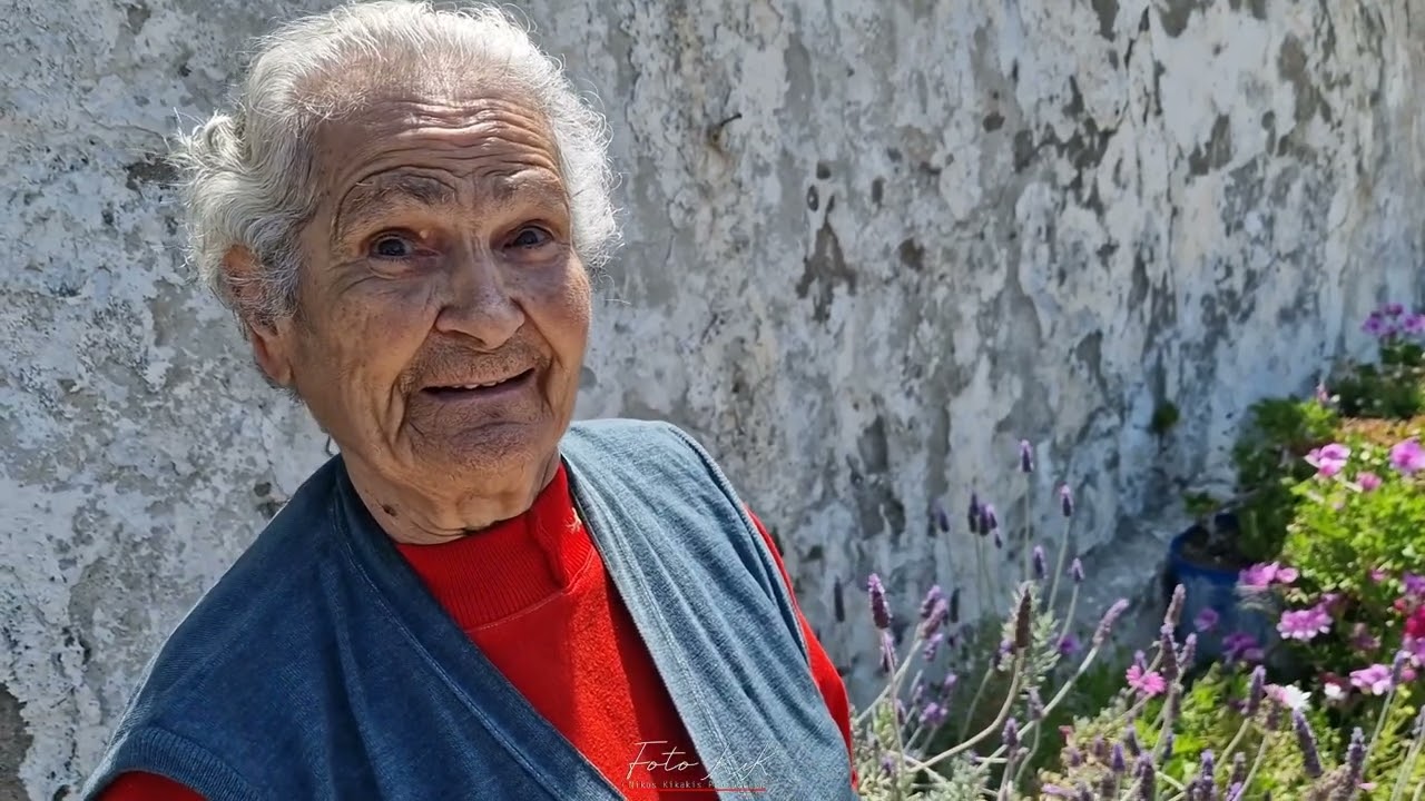 Στο χωριό Λίθινες η κυρία Άννα γλυκύτατη μας μιλάει για τα λουλούδια της