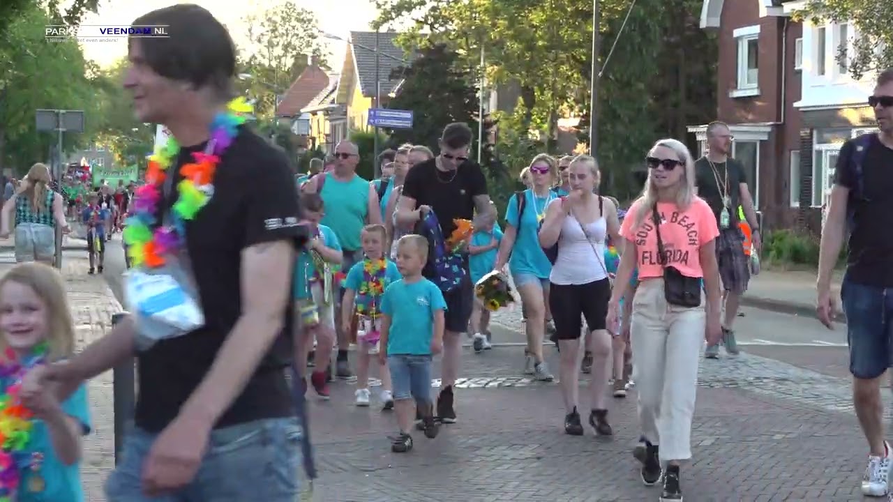 Intocht Avondvierdaagse Veendam - Camera 03