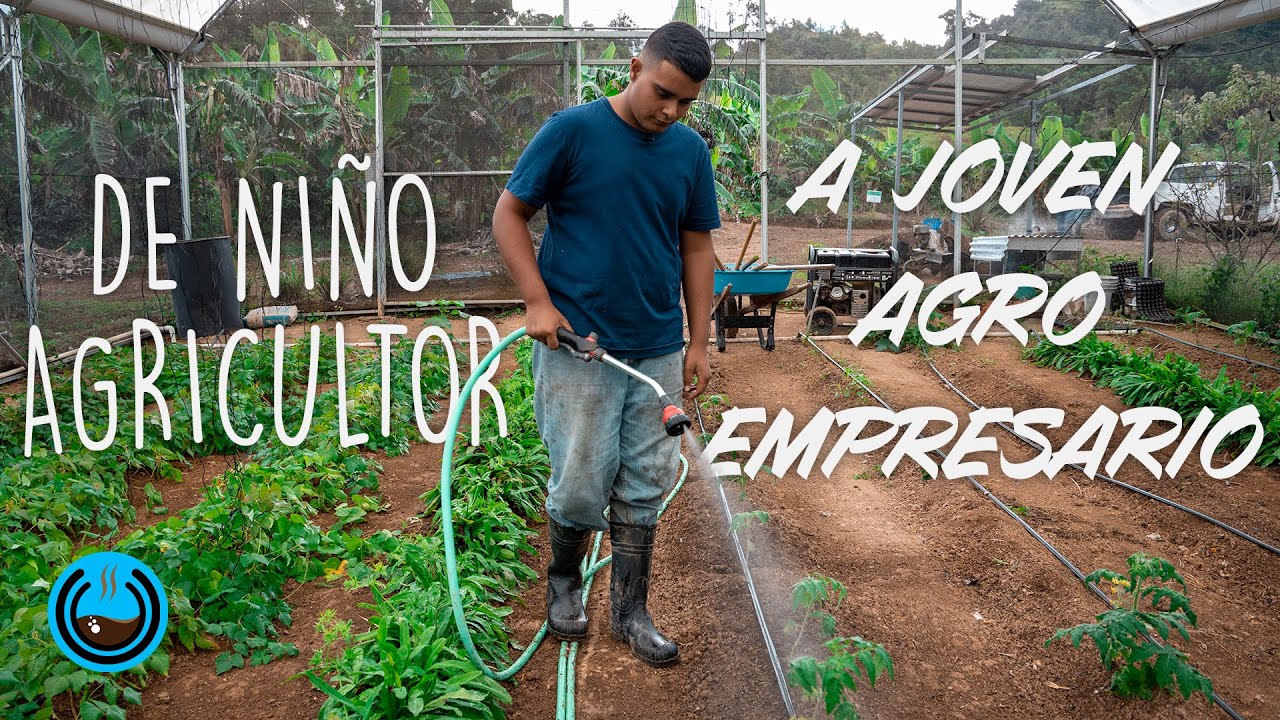 Joven agricultor al frente de escuela agrícola