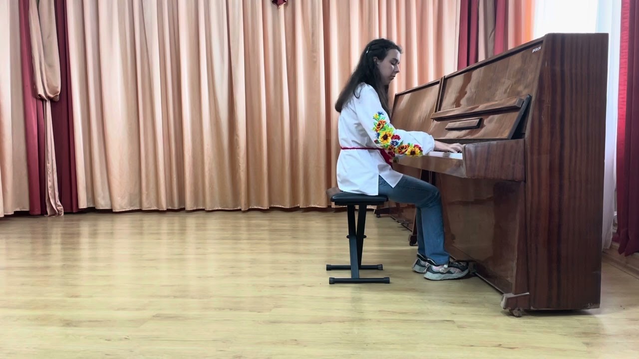Ясінська Юліана 5кл. Л.Волошина  Варіації на тему укр.пісні «Сусідка»