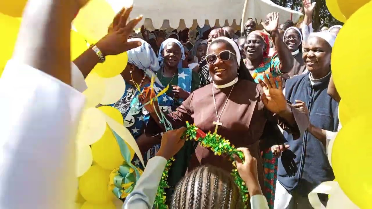 Sherehe ya kukata na shoka wakati mtawa anapoadhimisha miaka ishirini na mitano
