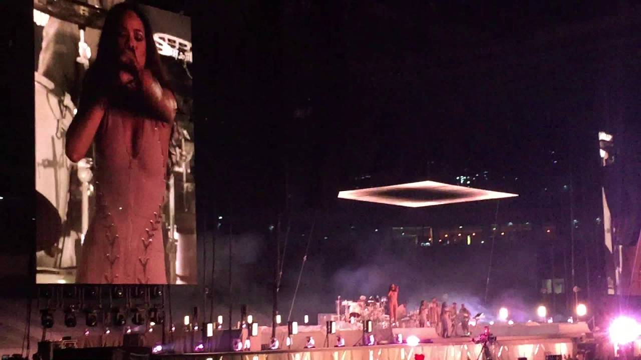 Rihanna - Live Your Life (Anti World Tour - Lille - Stade Pierre-Mauroy)
