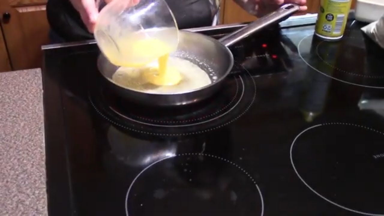 How to make fluffy scrambled eggs #scrambledegg #scrambledeggs #howtocookeggs