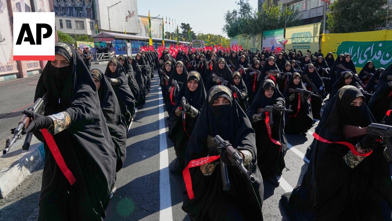 Hundreds of thousands in Iran pledge their readiness to take up arms