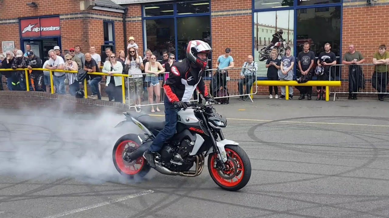 CMC stunt show part 3. Yamaha MT 09!