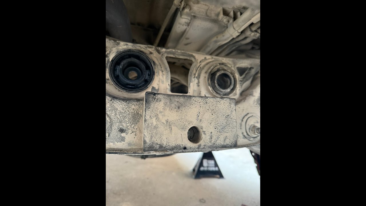 EASY rear diff bushings removal & install (3rd gen Mitsubishi Montero Pajero Shogun) NP NM