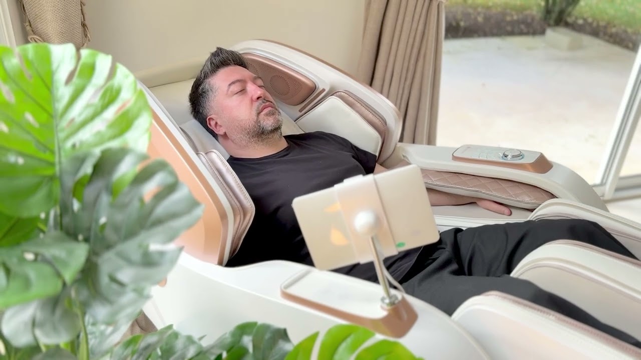 Chris Marques (jury de DALS) révèle son allié bien-être : le fauteuil de massage KOMODER TITAN II