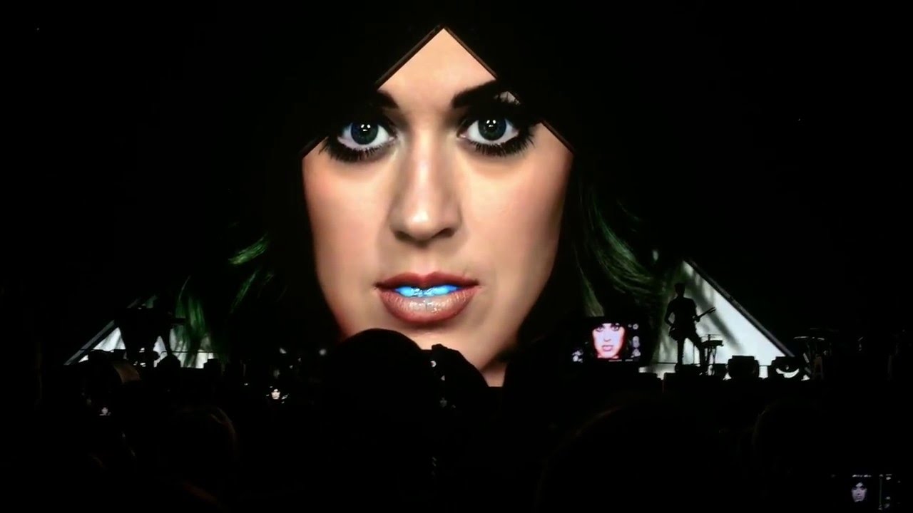 Katy Perry presents The Prismatic World Tour in Bratislava (vlog)