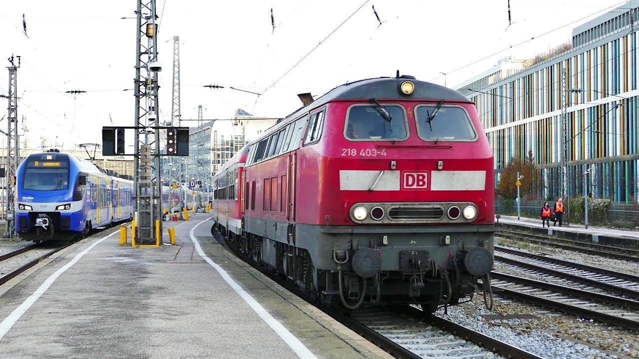 BR 218 mit den letzten n-Wagen der Südostbayernbahn in München Hbf