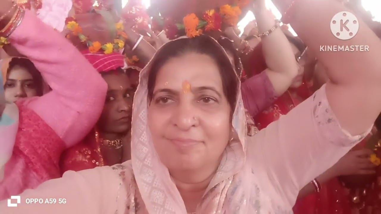 मंदिर से निकली कलश यात्रा और दिव्य भागवत कथा का आनंद