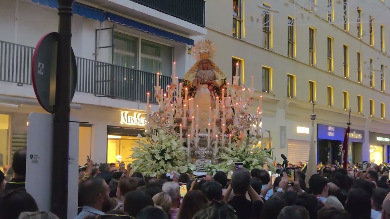 Extraordinaria Esperanza de Triana en el saludo al Convento del Santo Ángel de Sevilla 2025 Parte 2