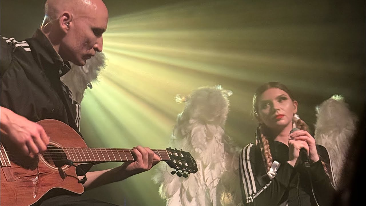 Like moon, like sun, IC3PEAK live