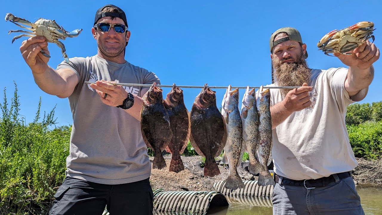 LOUISIANA ROAD DITCH Fishing Seafood!! BLUE CRAB, Flounder, Speckled Trout, & Oysters (CATCH * COOK)