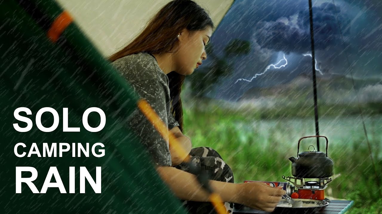 Solo Camping in Heavy Rain and Thunderstorms Over Night