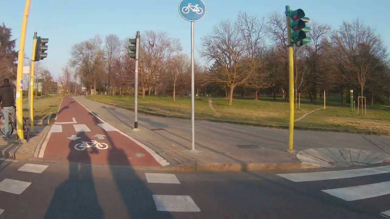 Percorso ciclopedonale di v Carlo Salerio, sopraelevato v De Gasperi verso v Inverigo  - Milano
