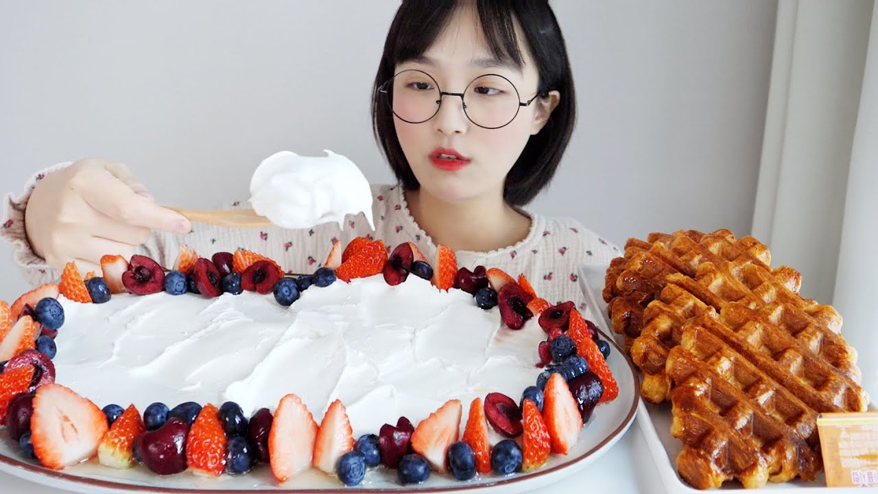 ☁🍓꾸덕한 그릭요거트와 과일 먹방 _ 쫀득함 가득 크림치즈재질 ft. 크로플 딸기 블루베리 체리:D