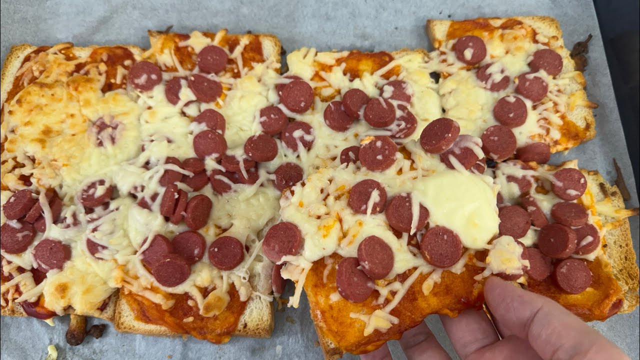 Super easy pizza! Recipe at home 🍕🍕🍕