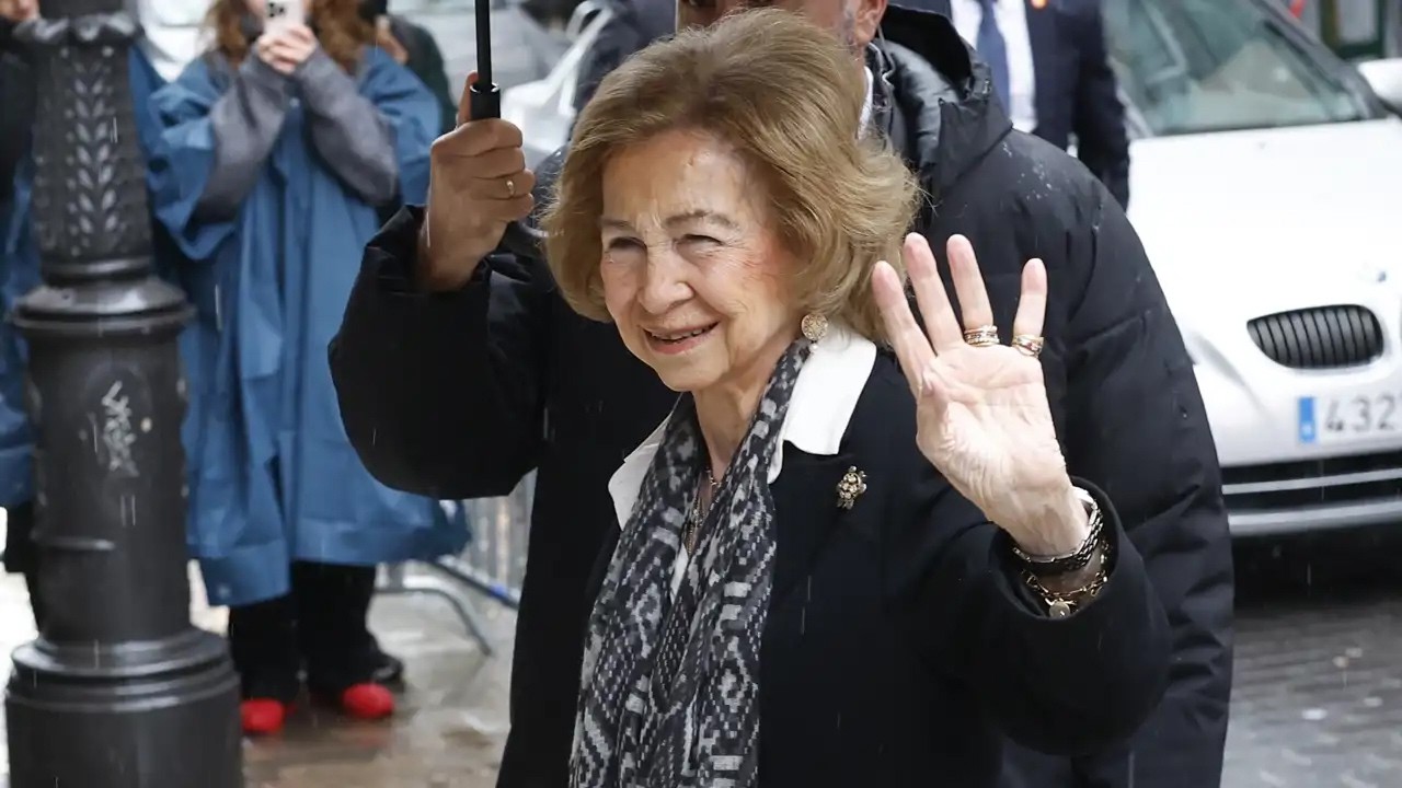 La reina Sofía cumple con su tradición de visitar al Cristo de Medinacelli