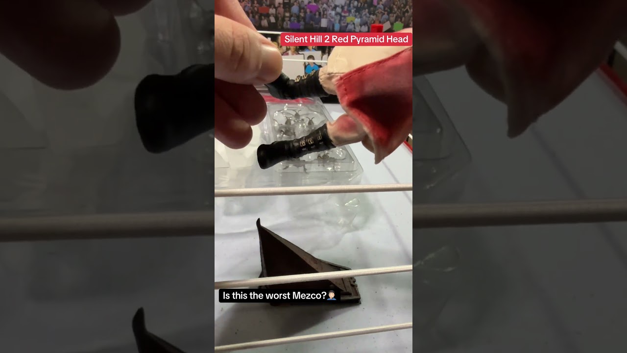 The WORST Mezco? #silenthill #pyramidhead #actionfigures #bootleg #figures #fyp #viral #unboxing