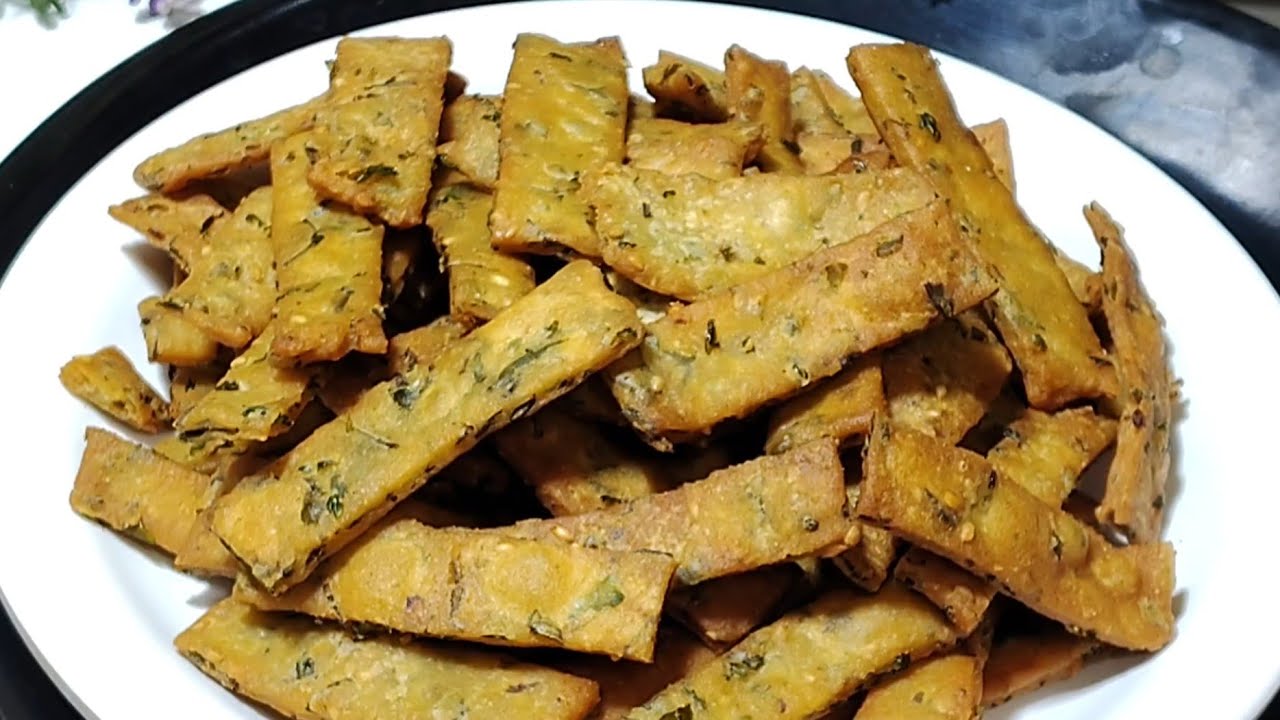 होली स्पेशल सूजी के खस्ता नमक पारे || namakpaare recipe|| holi special mathari recipe 