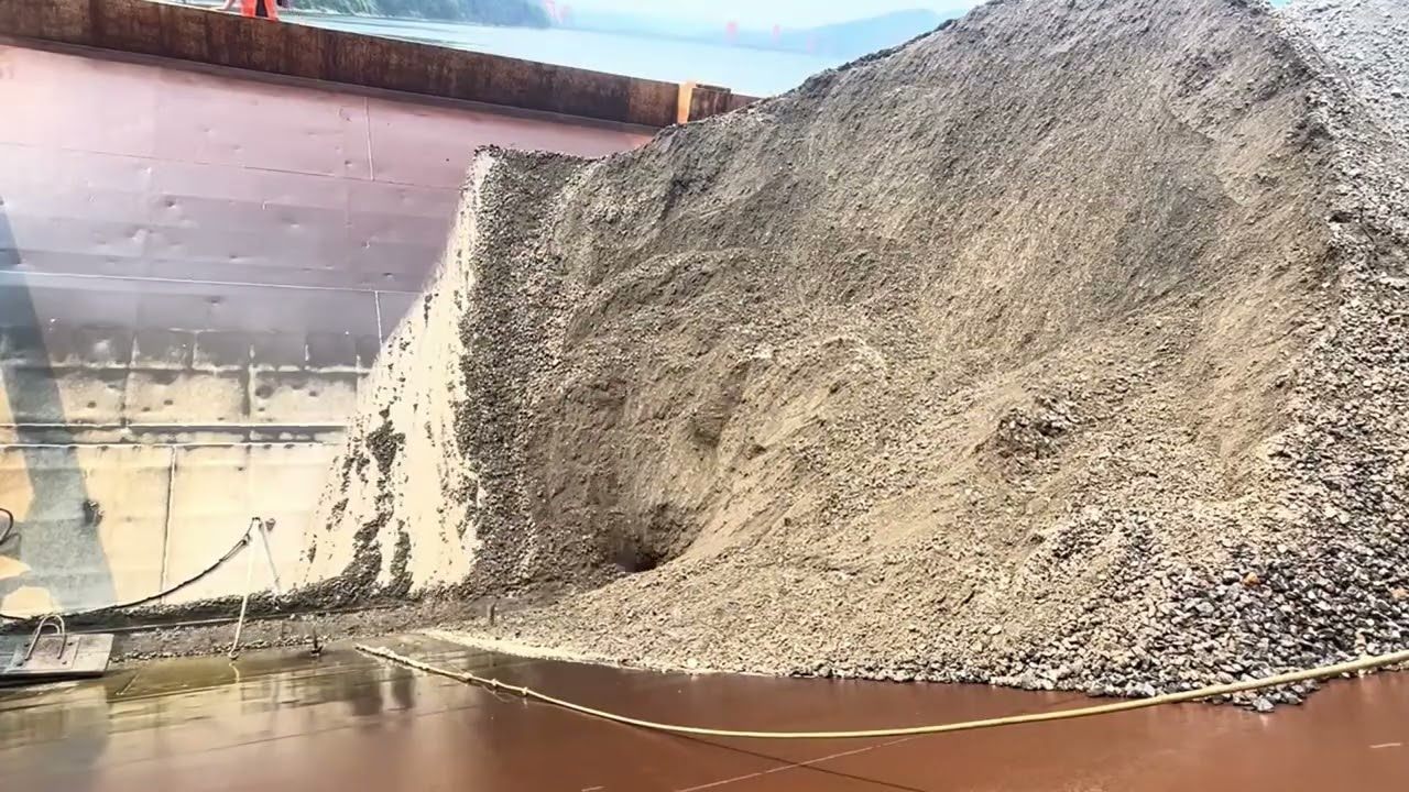 Crushed Iron Ore - Barge Unloading