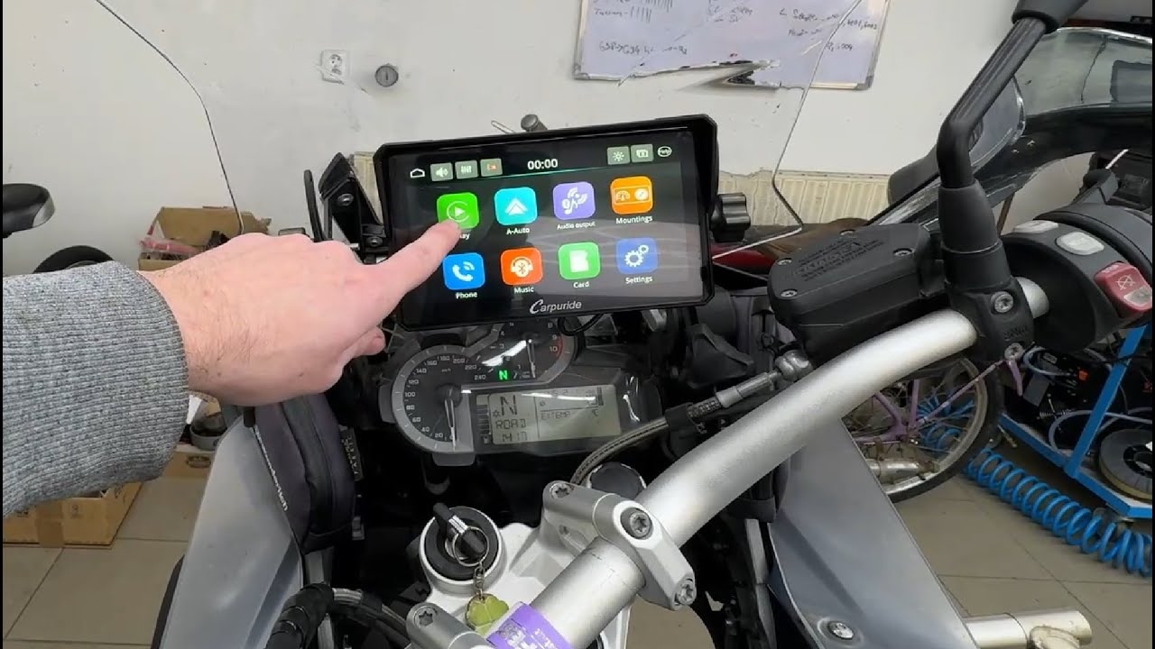 montáž CARPURIDE 702BPro panelu na BMW R1200GS