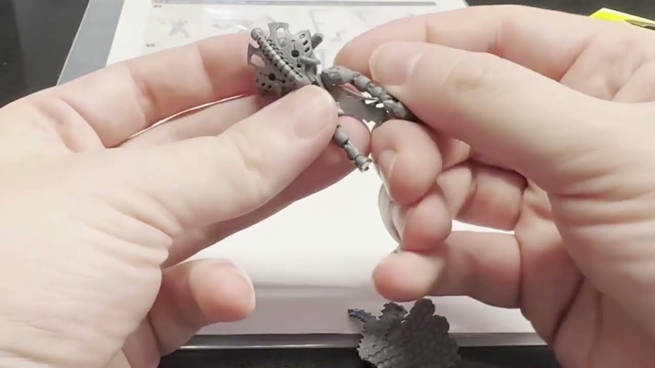 Newb attempts building a Necron Overlord! W or L? Most complicated Warhammer 40k model attempted