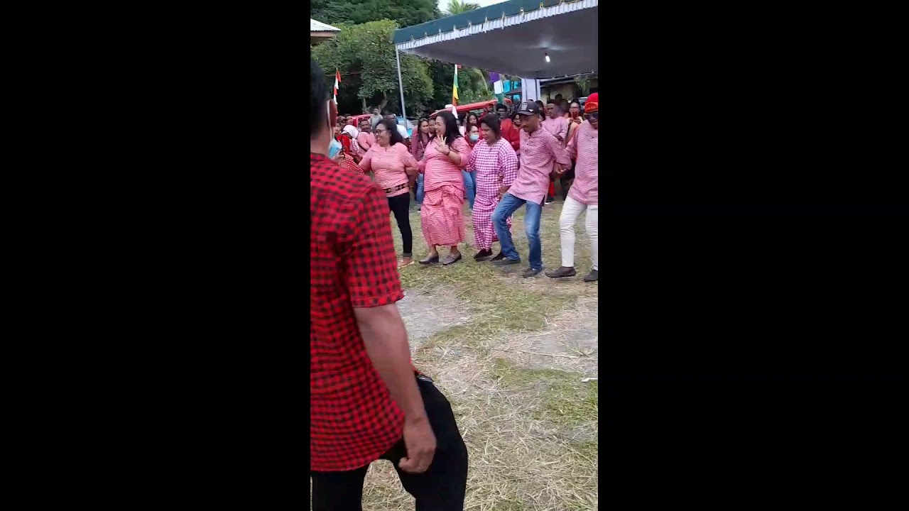 PERAYAAN LANTIK ADAT RAJA NEGERI LIANG,. JOGET MAKU MAKU BERSAMA BASUDARA DARI AMAHAI...