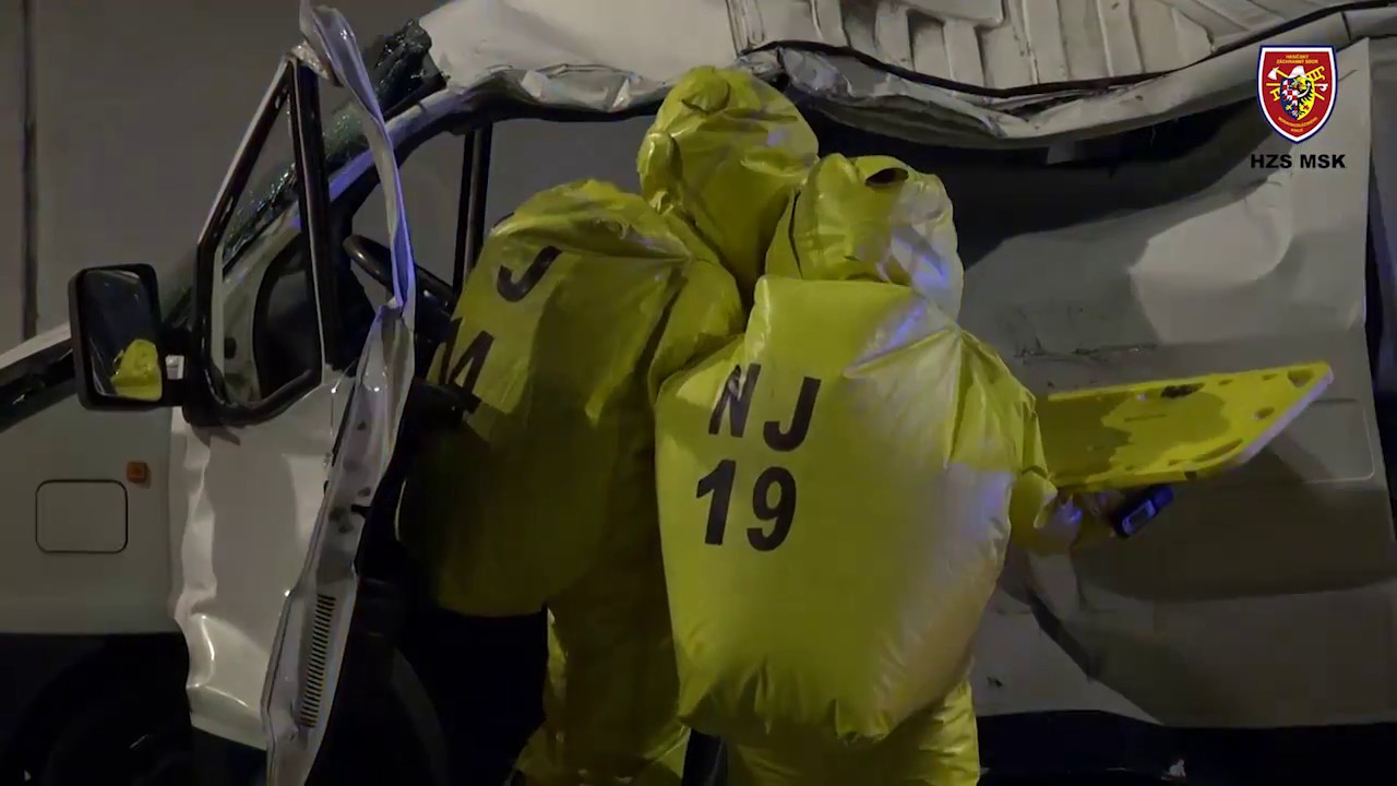 21.6.2017 Tunel Klimkovice, Dopravní nehoda vozidla převážející pacienta  s vysoce nakažlivou nemocí