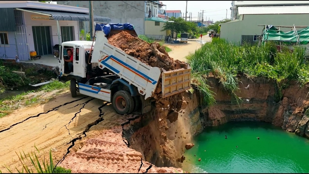 Building a pond with dozer recovery video Truck 5t land size 5x20m