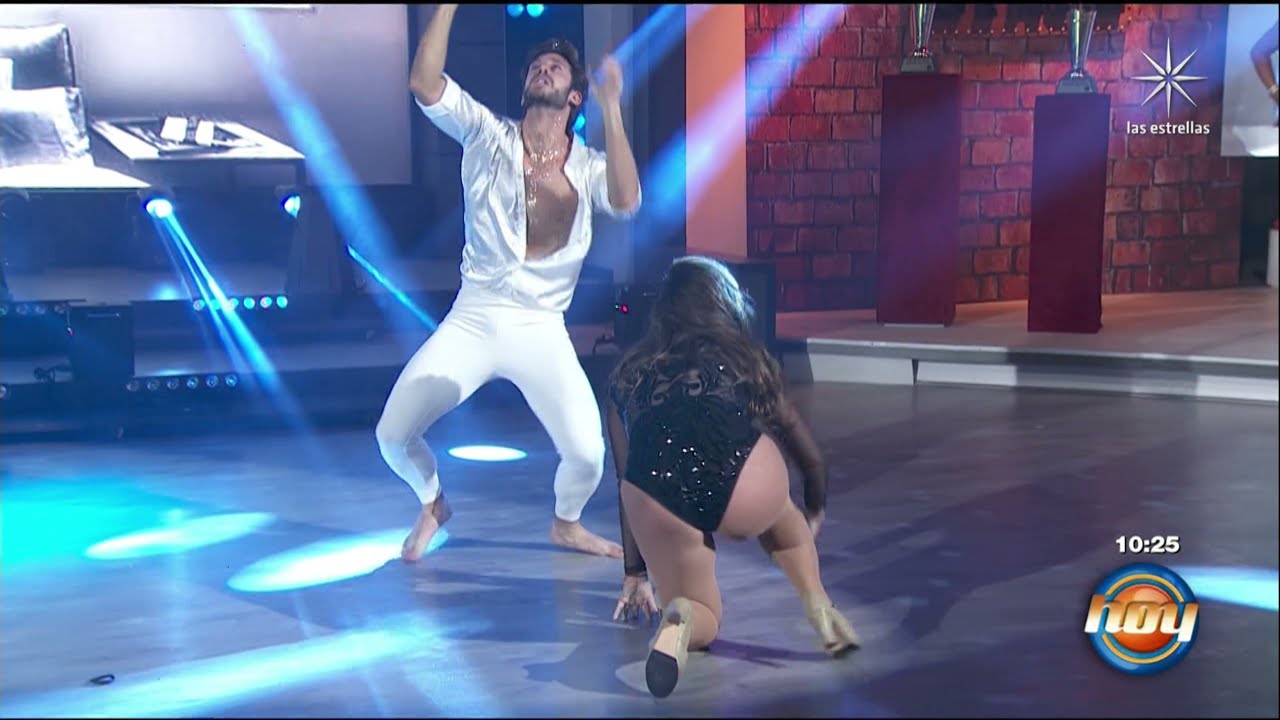 Mariana Echeverría baile leotardo negro