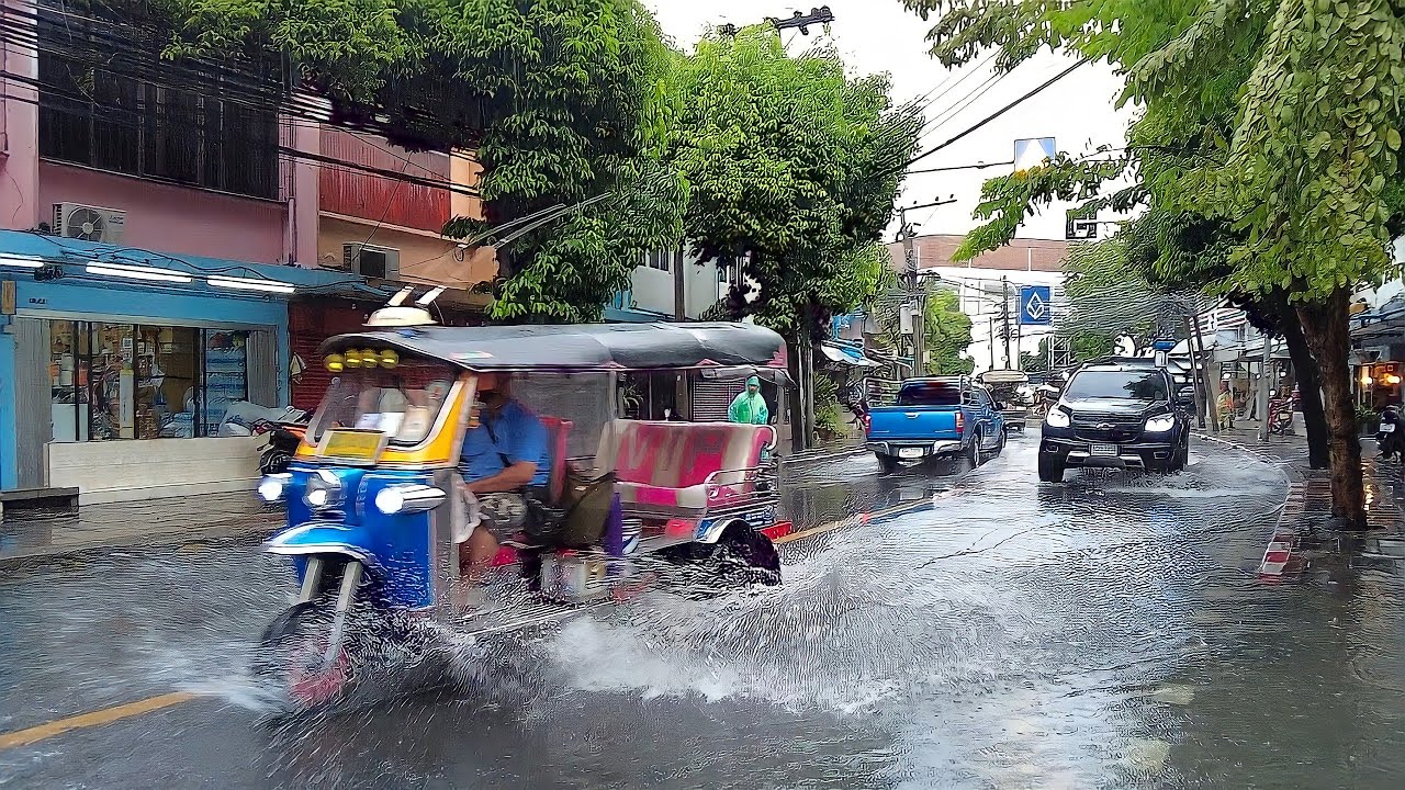 [4K] Walking in Heavy Rain • Flash Flooded Street in Bangkok 🇹🇭 Rainy Season in Thailand