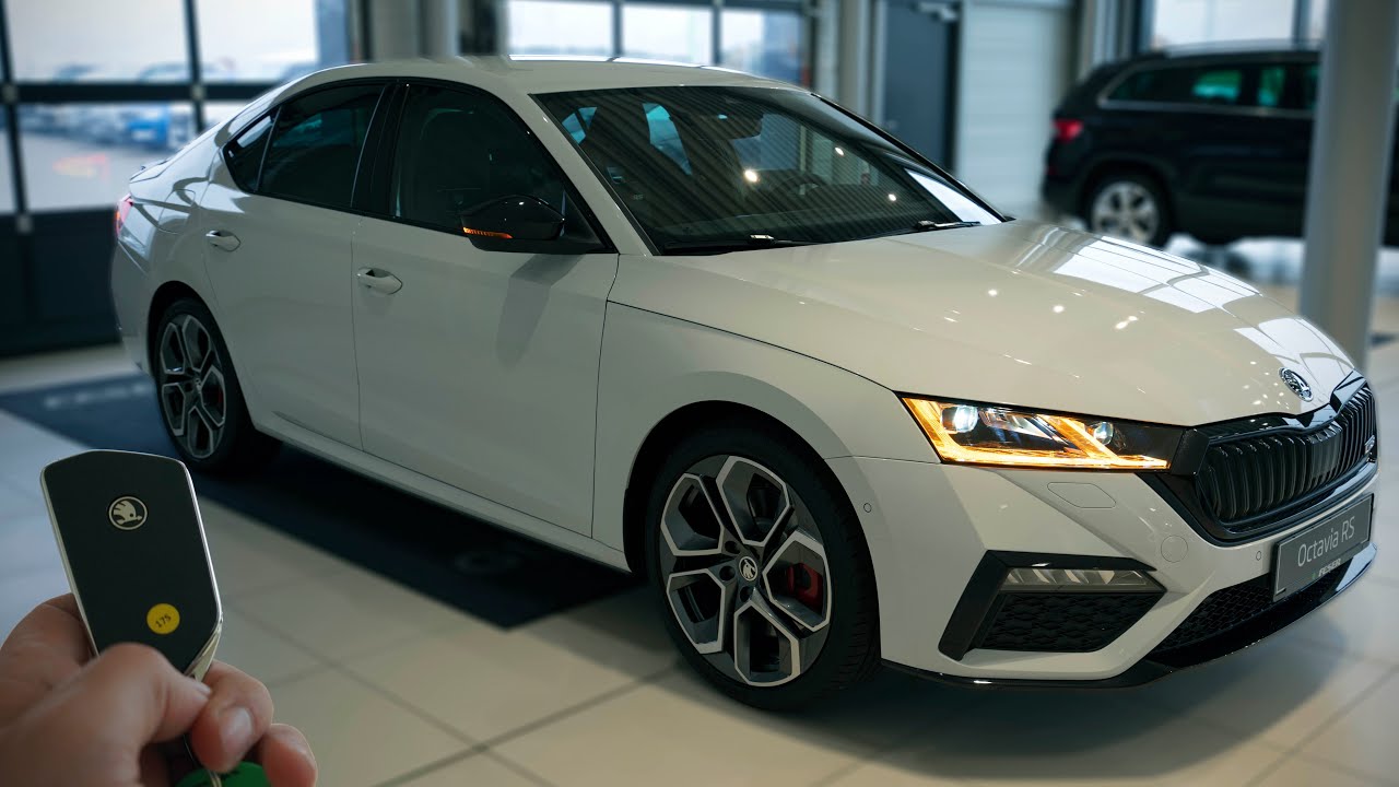 2021 Skoda OCTAVIA RS 1st Edition (245 HP) by CarReviews EU