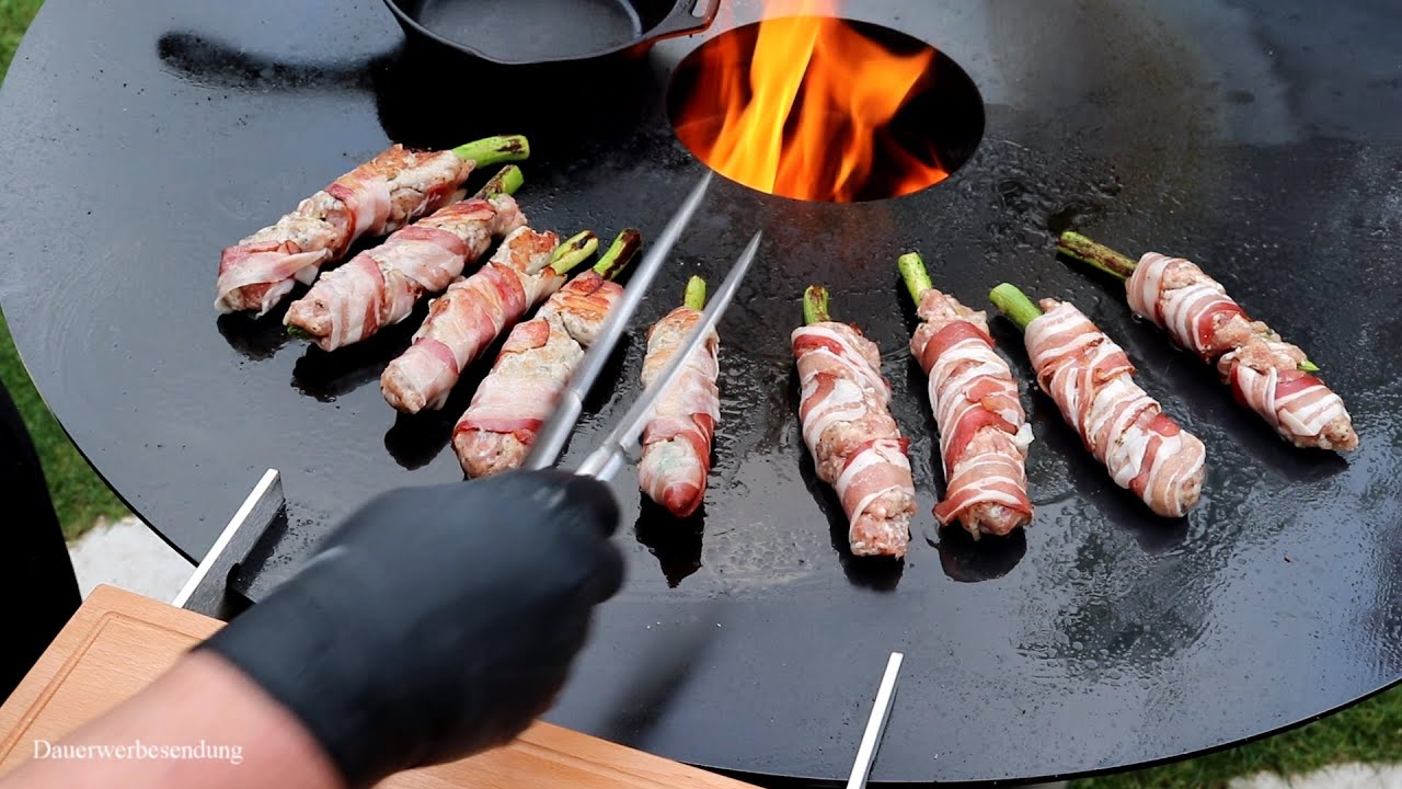 Grillrost.com Feuerplatte 100 cm und Spargel-Bratwurst- Bacon Rolls mit Gorgonzola Soße