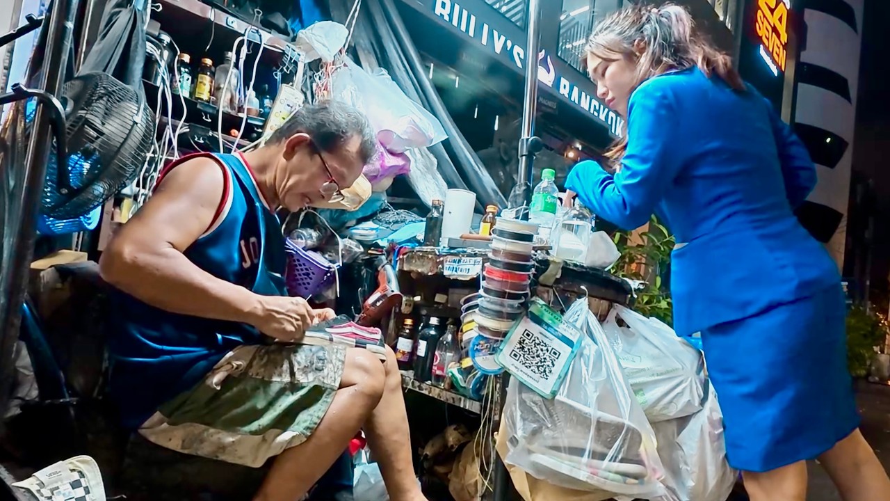 The Crazy Street Shoe Repair in Bangkok 🇹🇭
