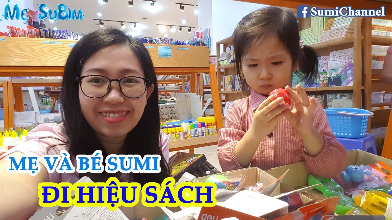 Mẹ SuBim Đưa Bé Sumi Đi Hiệu Sách Mua Đồ Dùng Học Tập   Bé Sumi Lựa Đồ Rất Giỏi