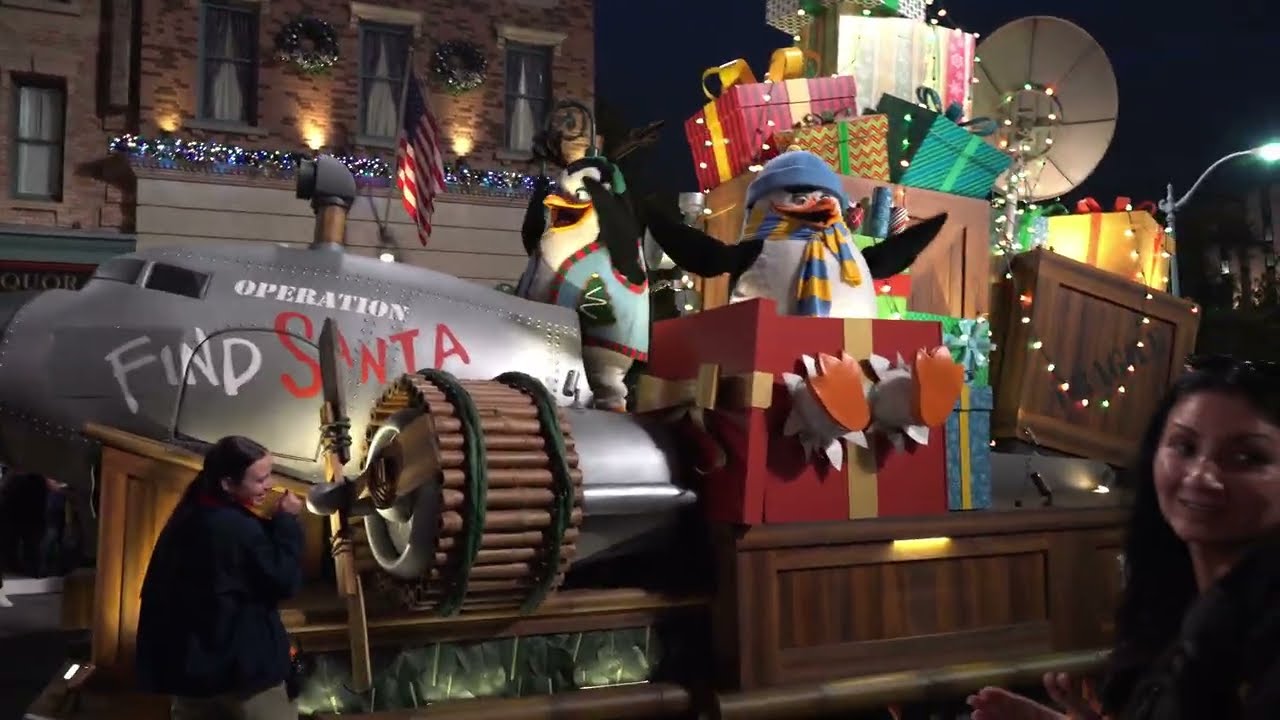 Penguins of Madagascar Float Malfunction at Universal's Holiday Parade Featuring Macy's 11-29-2025