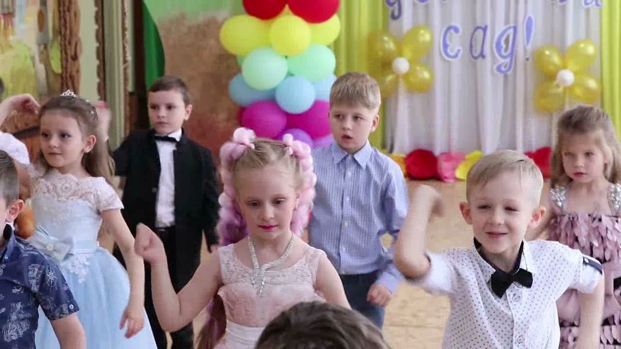 Танец вход на выпуск 