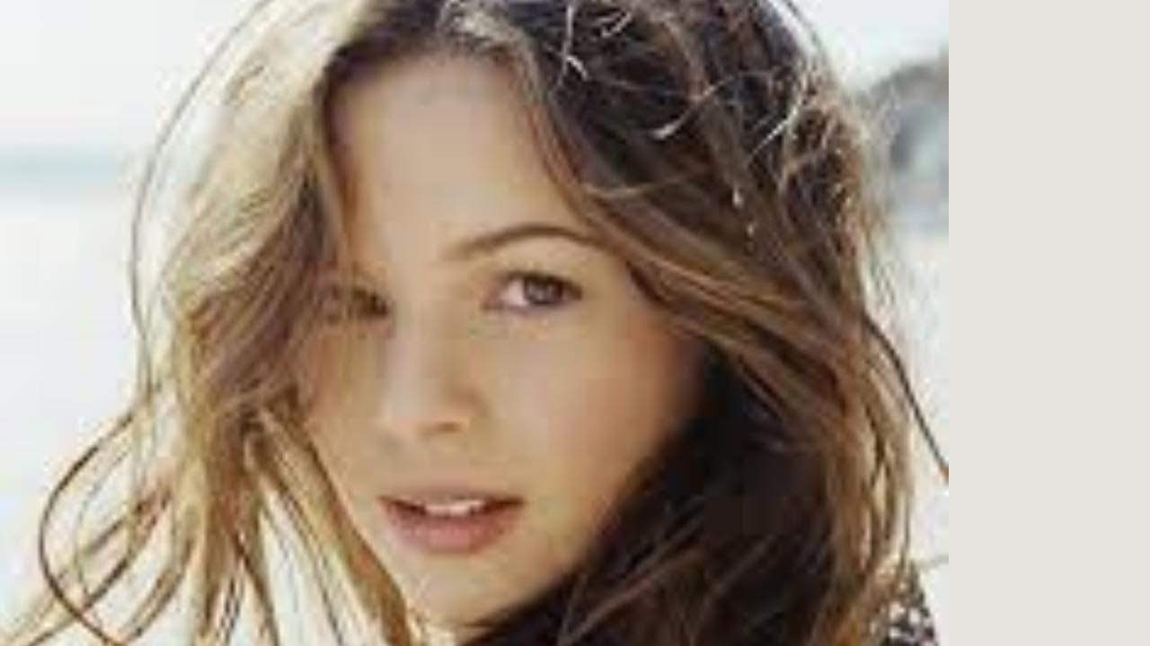 12 Sweet Photos of Amber Tamblyn