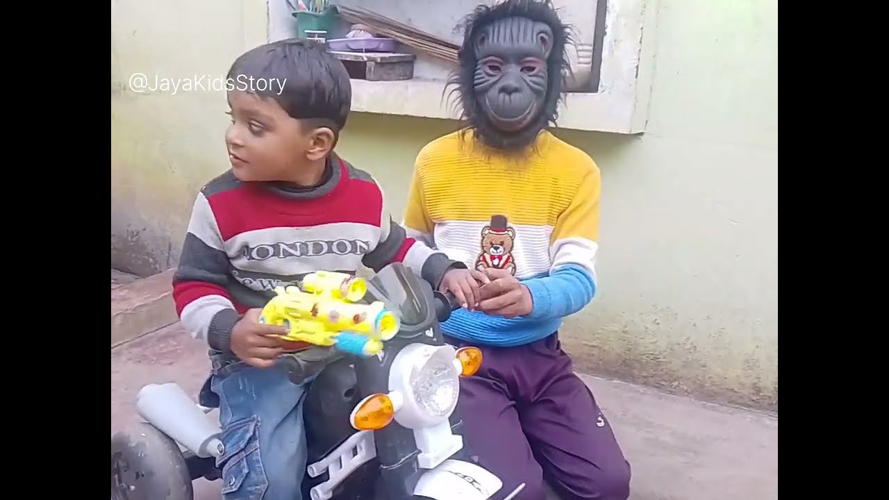 गोरिल्ला vs खतरनाक भूत - किसकी जीत होगी? Gorilla saves the Bike! 🏍️👻