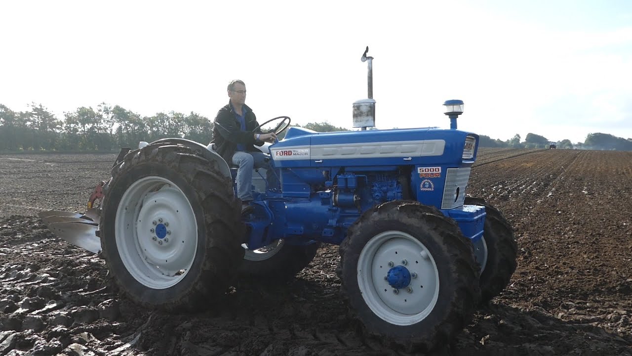 Ford 5000 Four County 4WD Working Hard in The Field Ploughing w/ 3-Furrow Kverneland Plough | DK