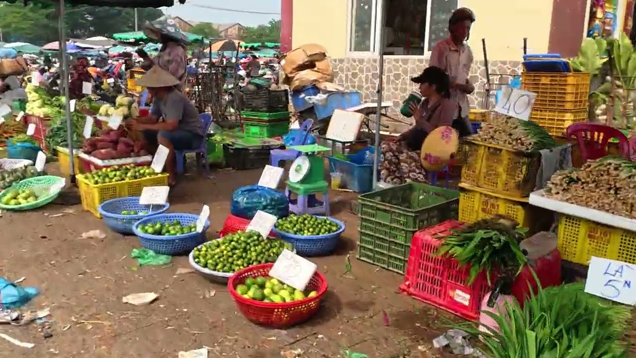 The Bustling Market Area Is Filled With People Passing By #vietnamtravel #market #vietnamcountry