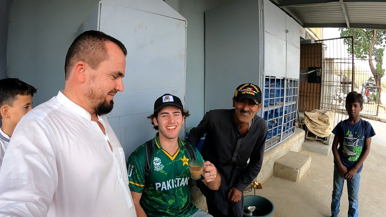 Friendly Pakistanis Won't Let Me Pay! 🇵🇰
