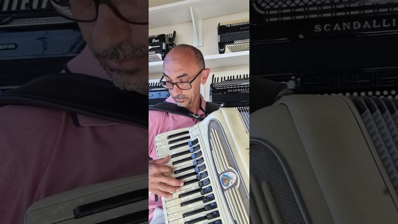 A VENDA ACORDEON SERENELLI DUPLA RESSONÂNCIA.CONTATO 73 98881-3382