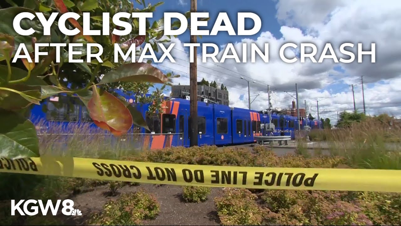 Cyclist hit, killed by MAX train in Southeast Portland