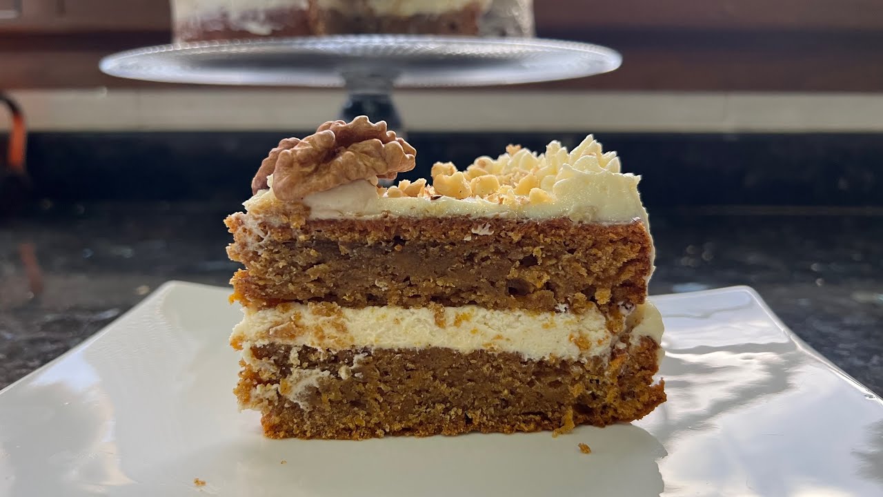 كيك جزر بكريمة الجبن رائعة و سهلة | Carrot cake recipe 🍰🥕