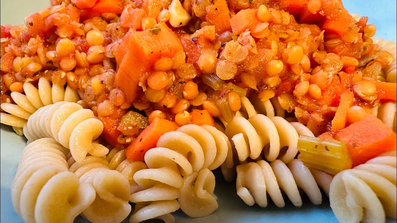 Nudeln mit Linsen-Bolognese (vegan)