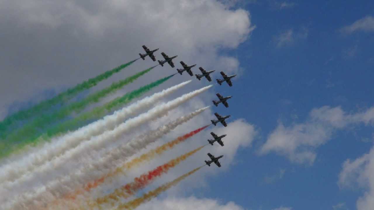 Vliegshow van Frecce Tricolori Italian AF - Air base Volkel 2013