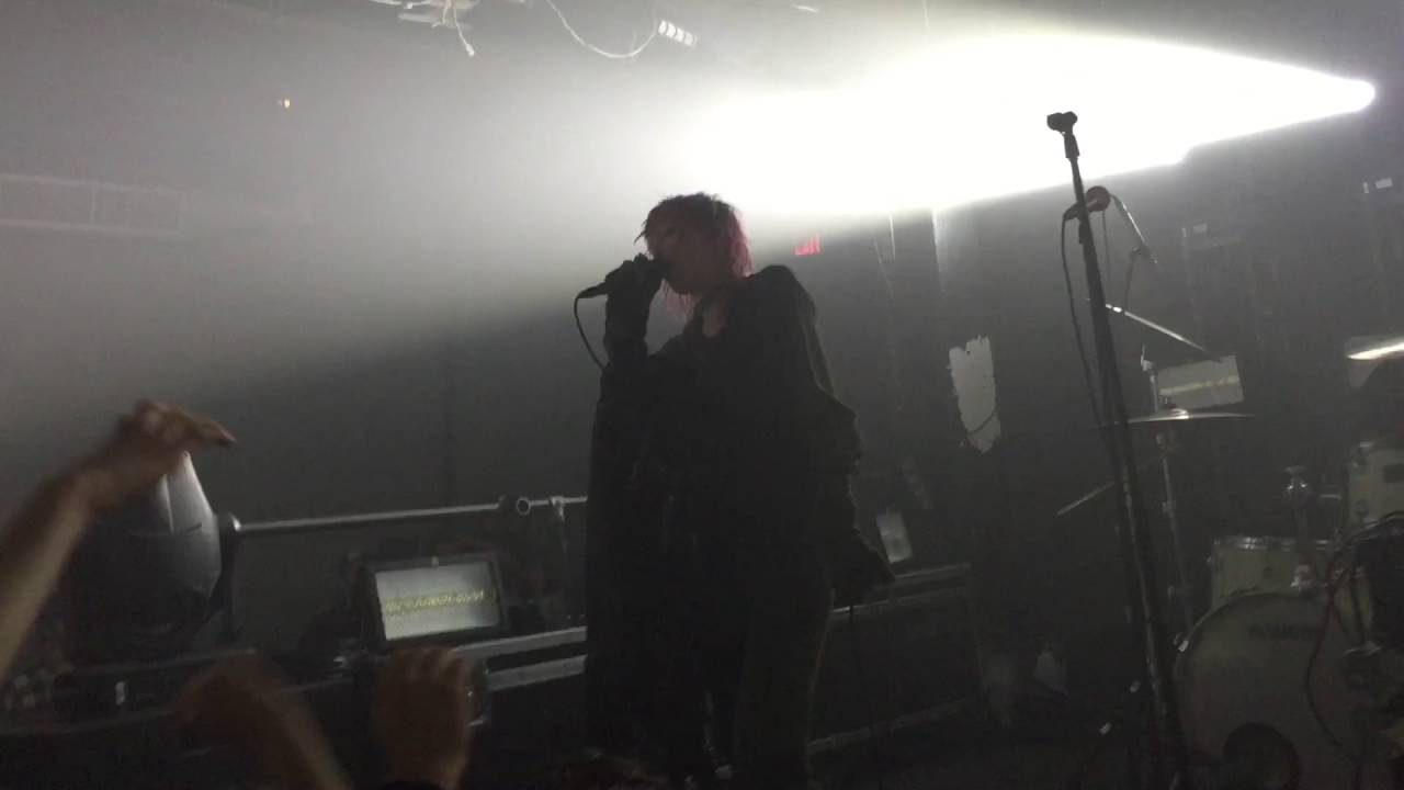 Crystal Castles - Kerosene Live at The Hoxton