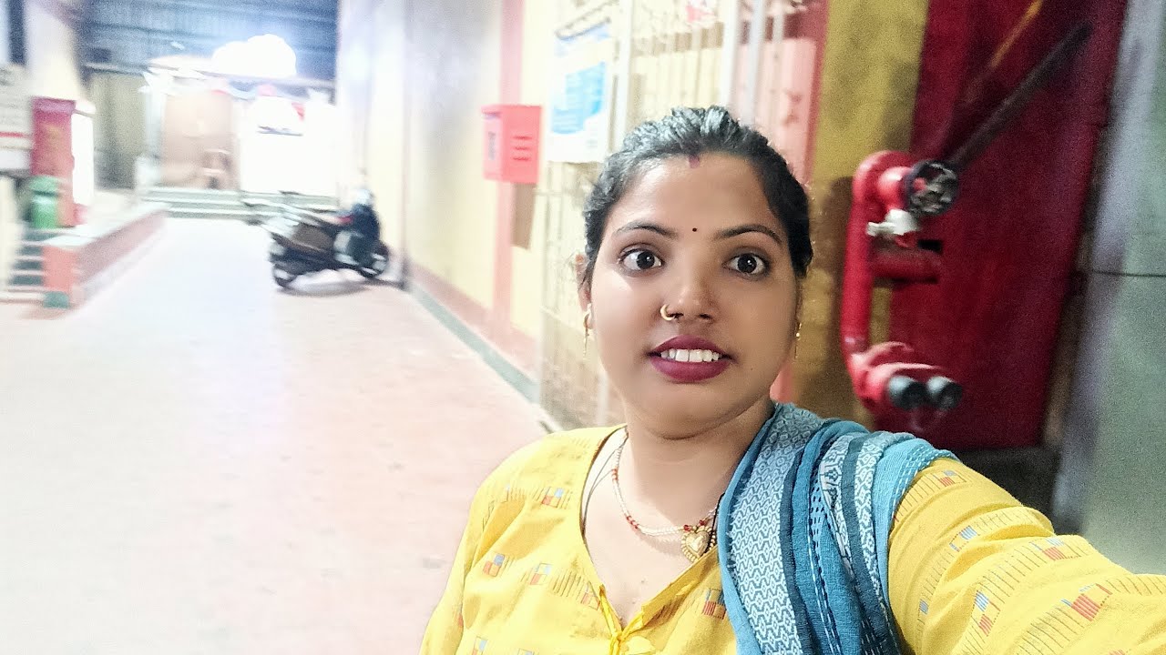 pooja Pal is live